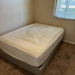 Queen Size Bed And Box Spring 