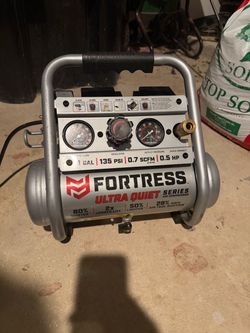 FORTRESS 1 Gallon 135 PSI Air Compressor