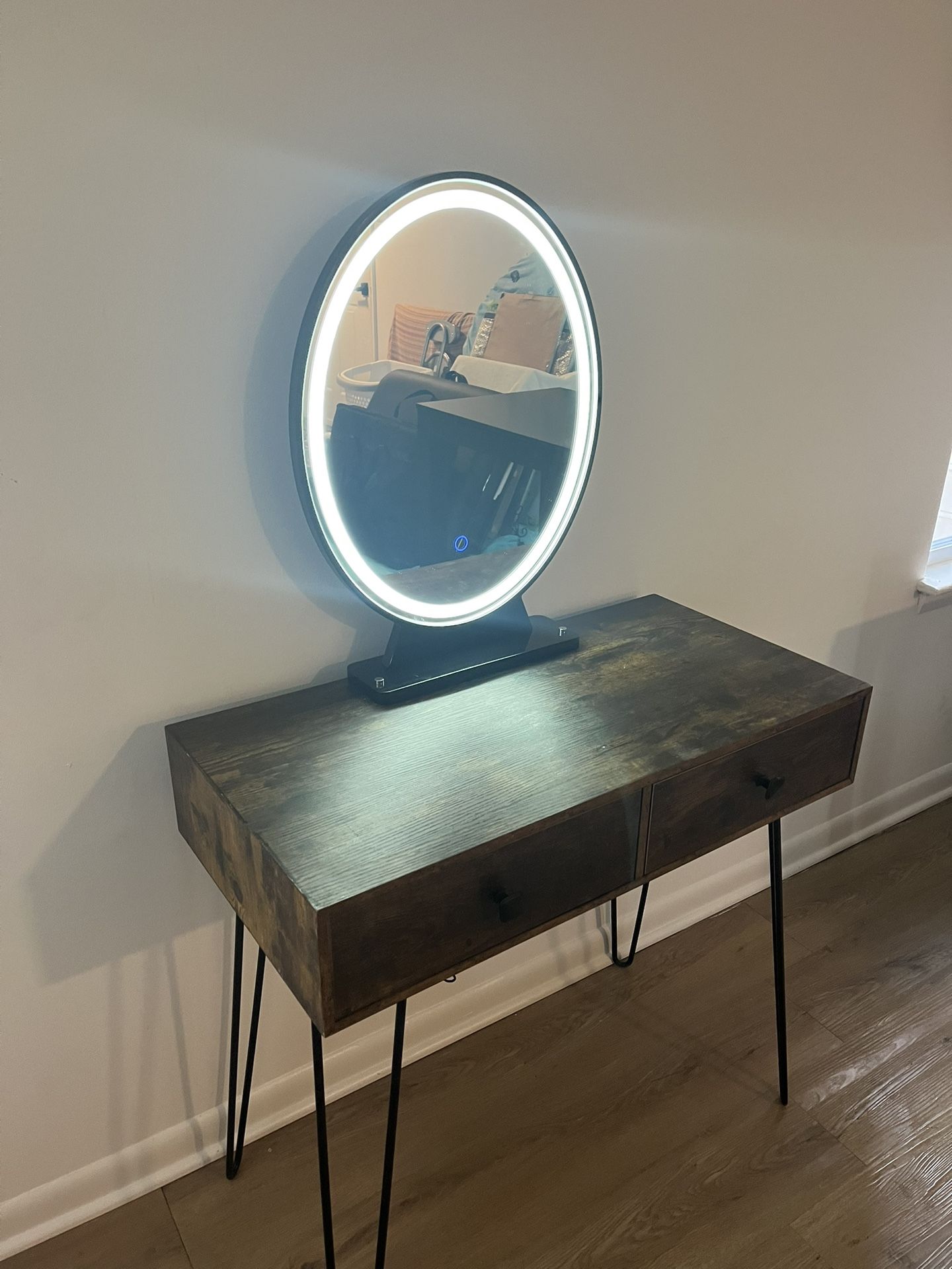 Makeup vanity with light up mirror /desk