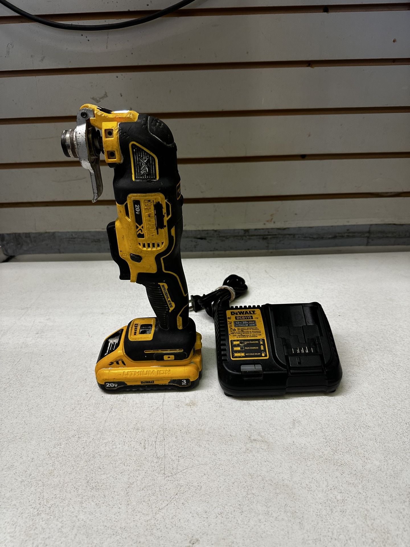 DEWALT DCS356B 20V Max XR Brushless Oscillating Multi Tool