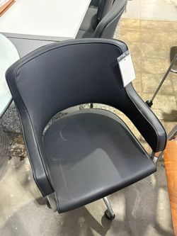 Zuo Modern Mid-Back Executive / Accent Chair – $300 📦 Florida