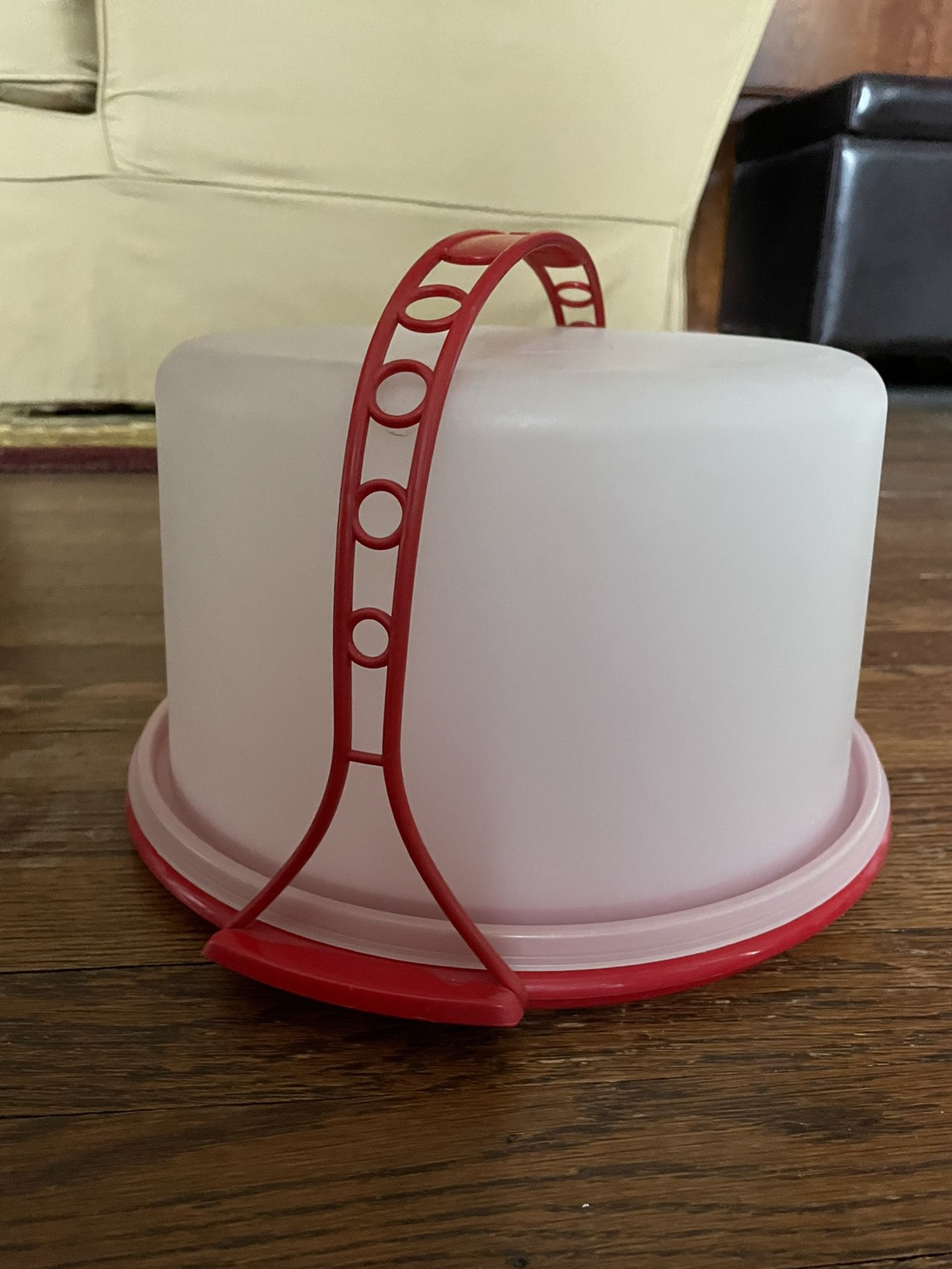 TUPPERWARE CAKE CARRIER (RED) for Sale in Foxcroft Square, PA - OfferUp