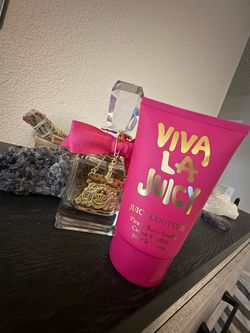 Juicy Couture Viva La Juicy Perfume and Body Soufflé Set
