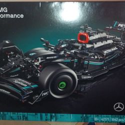 MERCEDES-AMG F1W14 E PERFORMANCE