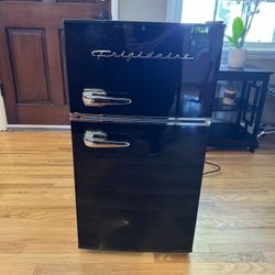 Frigidaire Mini Fridge Retro Black Brand New With Freezer