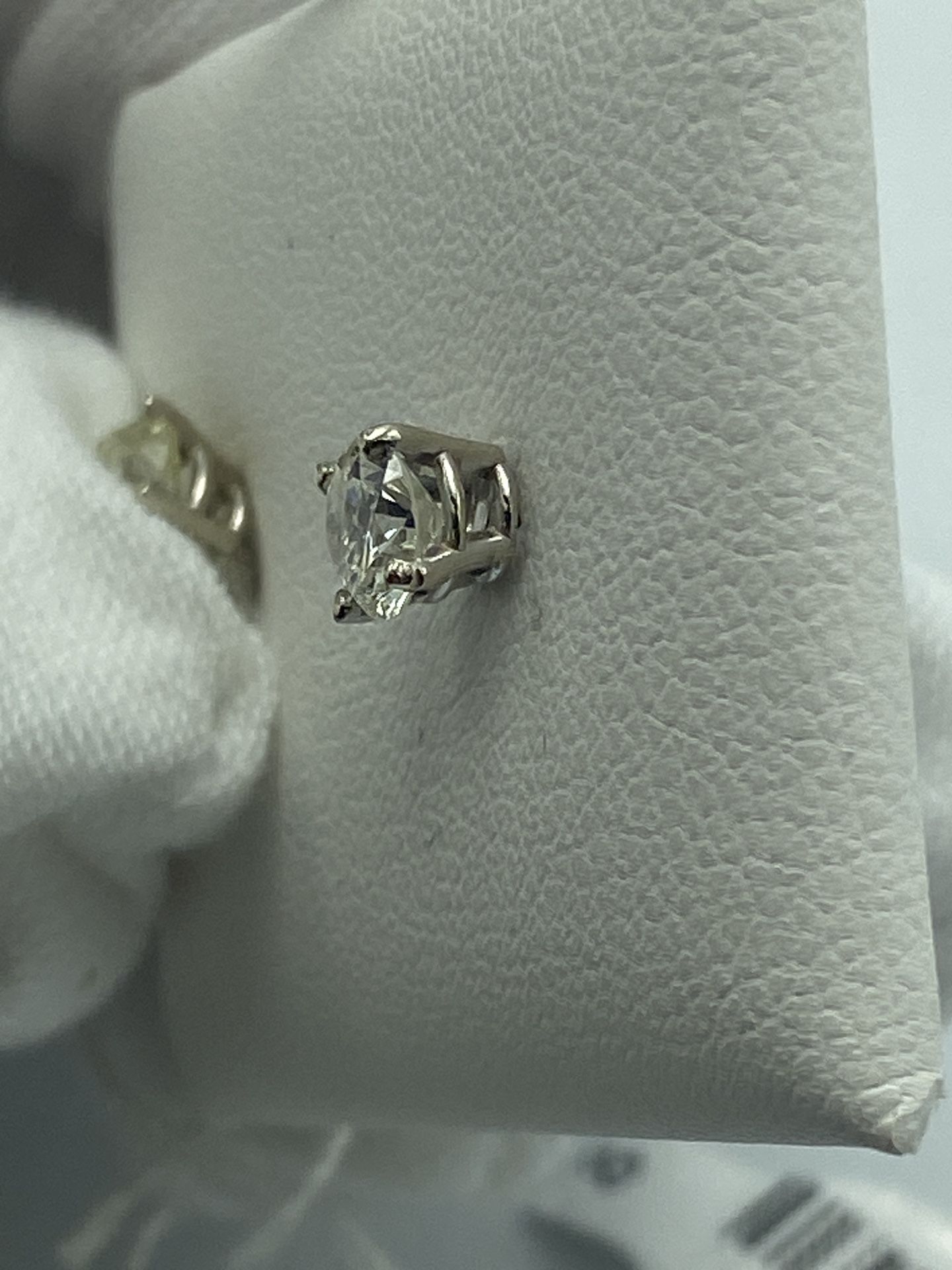 14kt White Gold .92cttw Diamond Stud Earrings for Sale in Hinsdale, IL