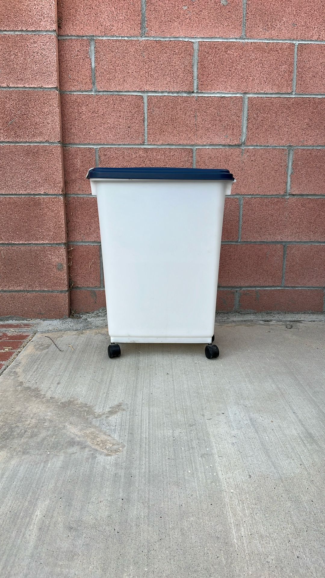 Large Kibble Container With Wheels