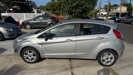 2015 Ford Fiesta, grey