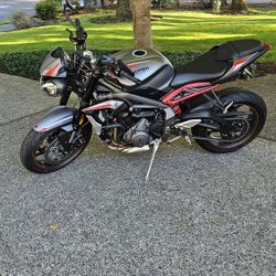 2021 Triumph Street Triple R