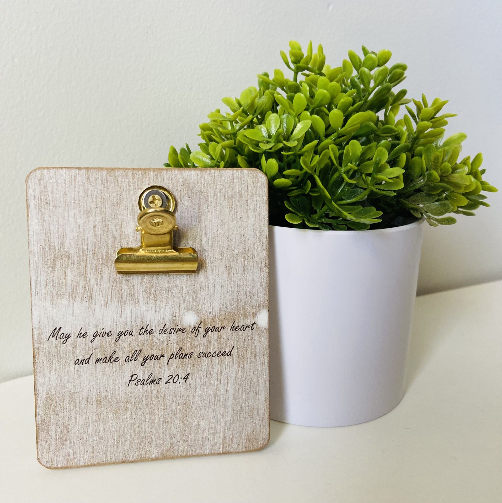 Mini Wood Clipboard Bible Verse Sign – Psalm 20:4 Scripture Desk Decor | Christian Gift | Inspirational Faith Sign | Office Shelf Decor