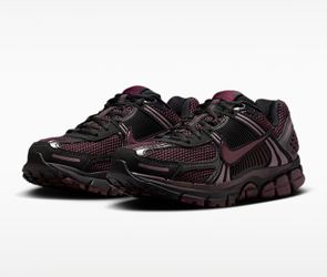 Nike Zoom Vomero 5  Burgundy
