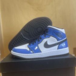 Nike Air Jordan 1 Mid SE Signal Blue White Black DD6834-402 Size 9 Brand New 