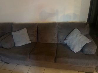 Free sofa set needs a lil wash u can remove case and wash in washer machine