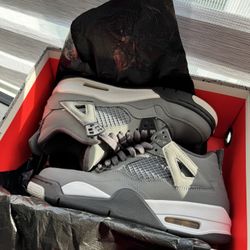 Jordan’s rétro 4 size 6