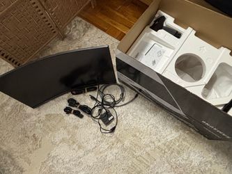 Samsung Curved Monitor with Cables and Box