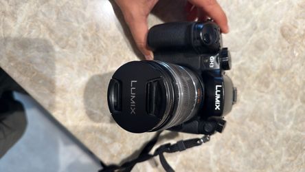 Panasonic Lumix GH3 Mirrorless Camera with 14-140mm Lens