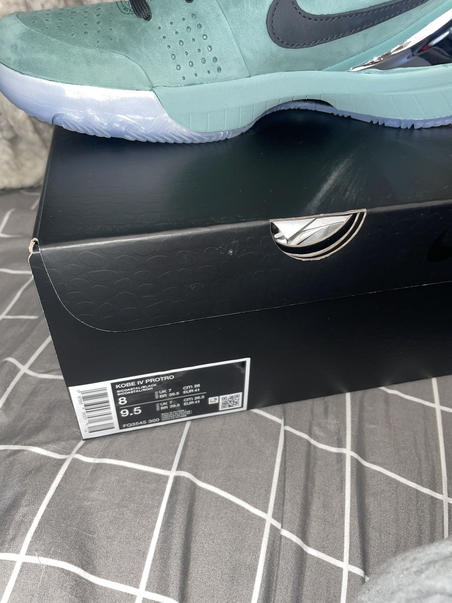 Nike Kobe 4 Girl Dad Size 8 Mens