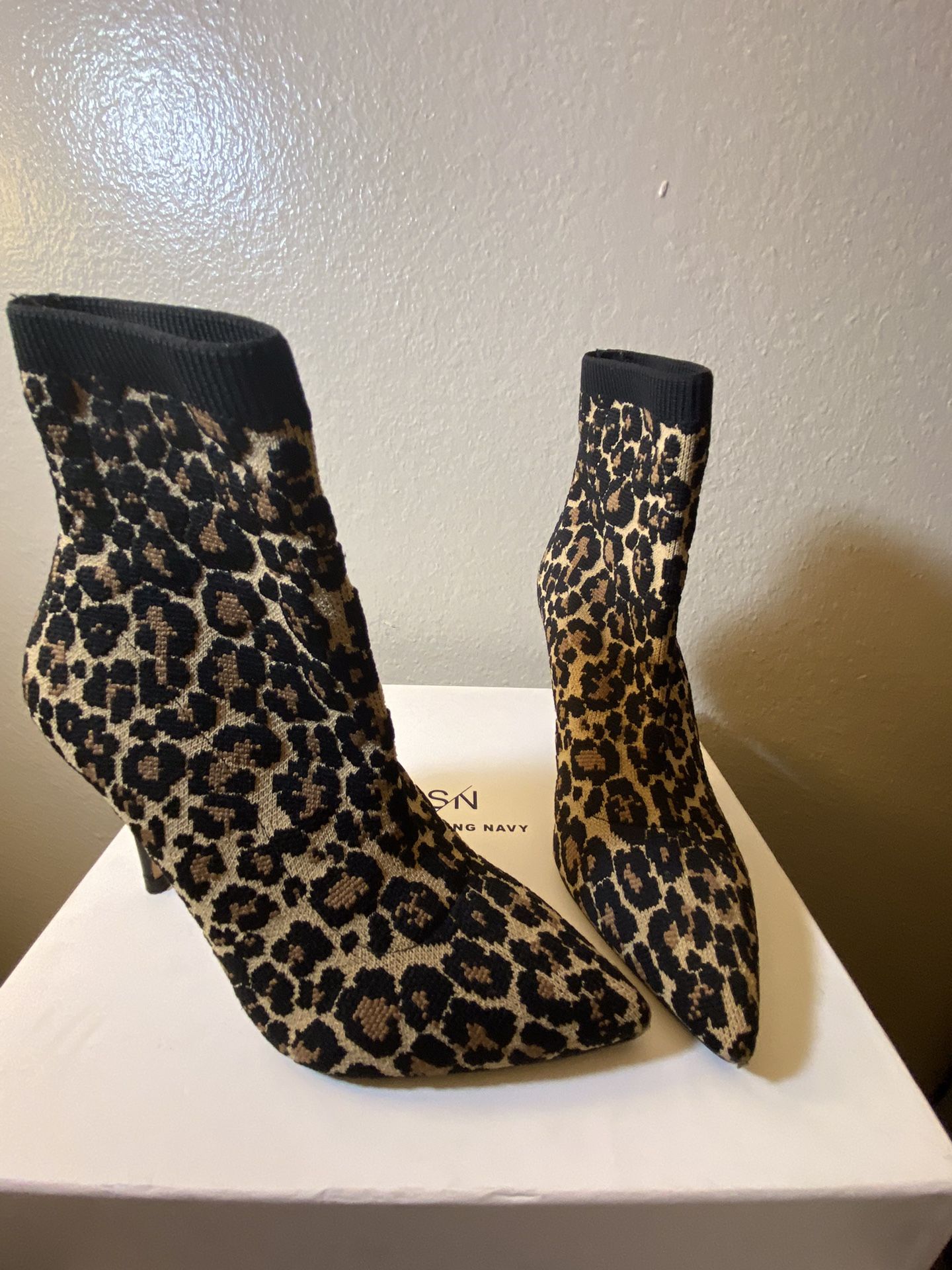 BOOTIES SOMETHING NAVY LEOPARD PRINT SIZE 5M. With Box and Bag . OBO