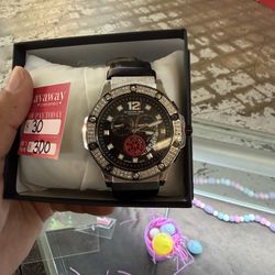 Styhrling with diamonds on bezel