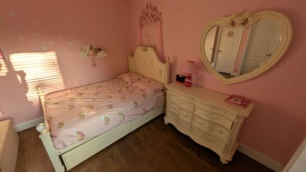 Disney princess full bed with trundle, dresser and mirror