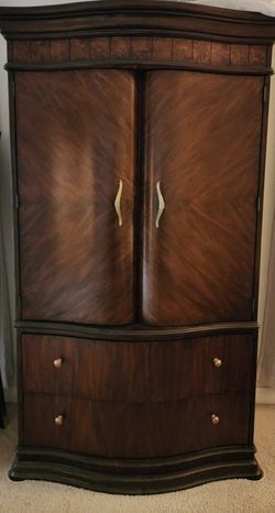 Wardrobe /Armoire 