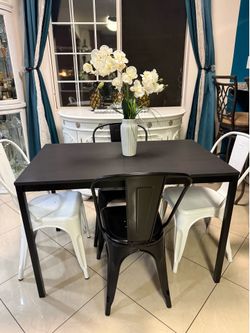 Dining table 43-1/2” long 23-1/2” and 29” high with 4 metal chairs (2 white and 2 black)in excellent condition