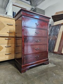 Dresser