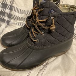 Woman’s Speedy Winter Booties Size 8.5