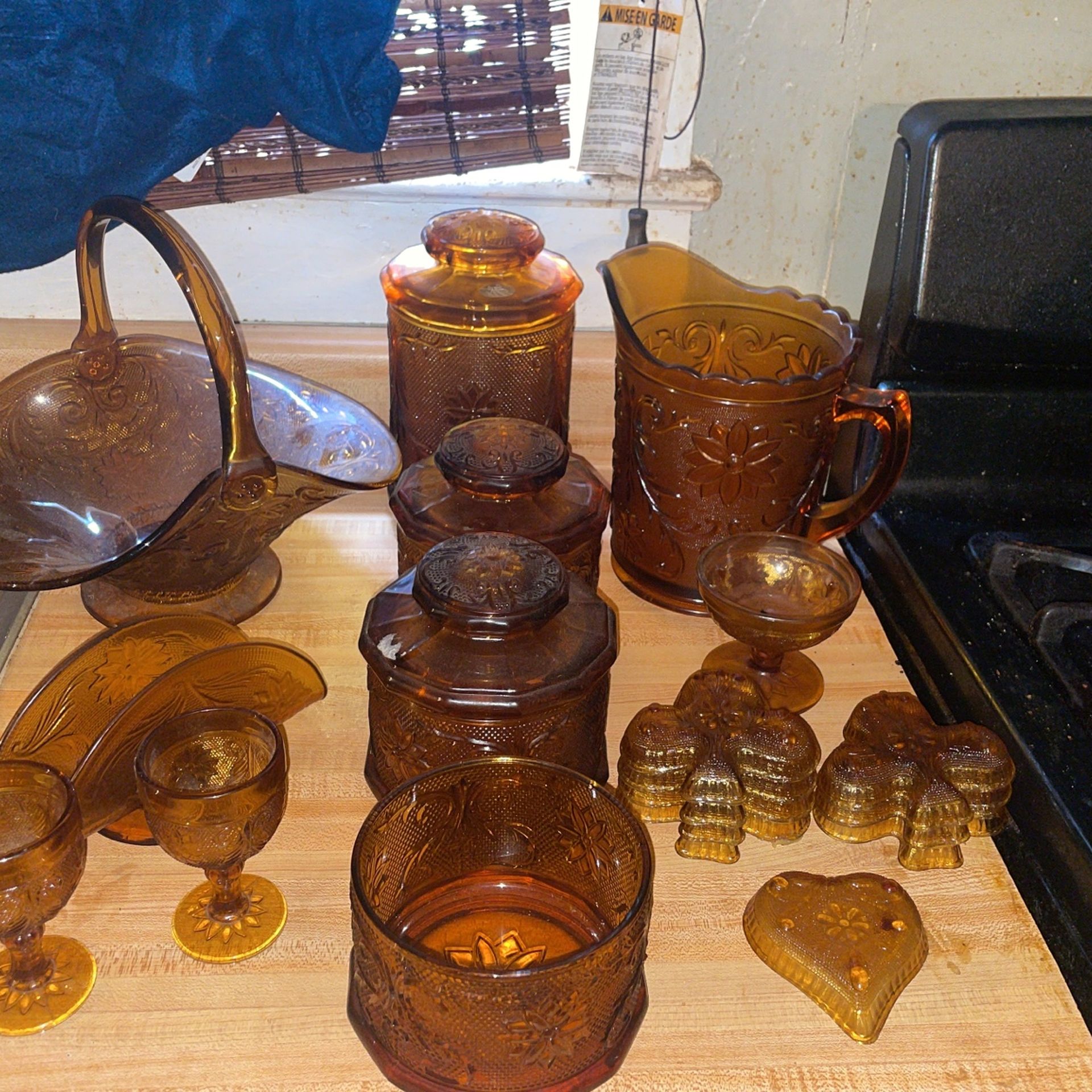 Beautiful 58 Pieces Rare Perfect Large Collection Of Vintage Indiana Tiara Amber Glassware Set.