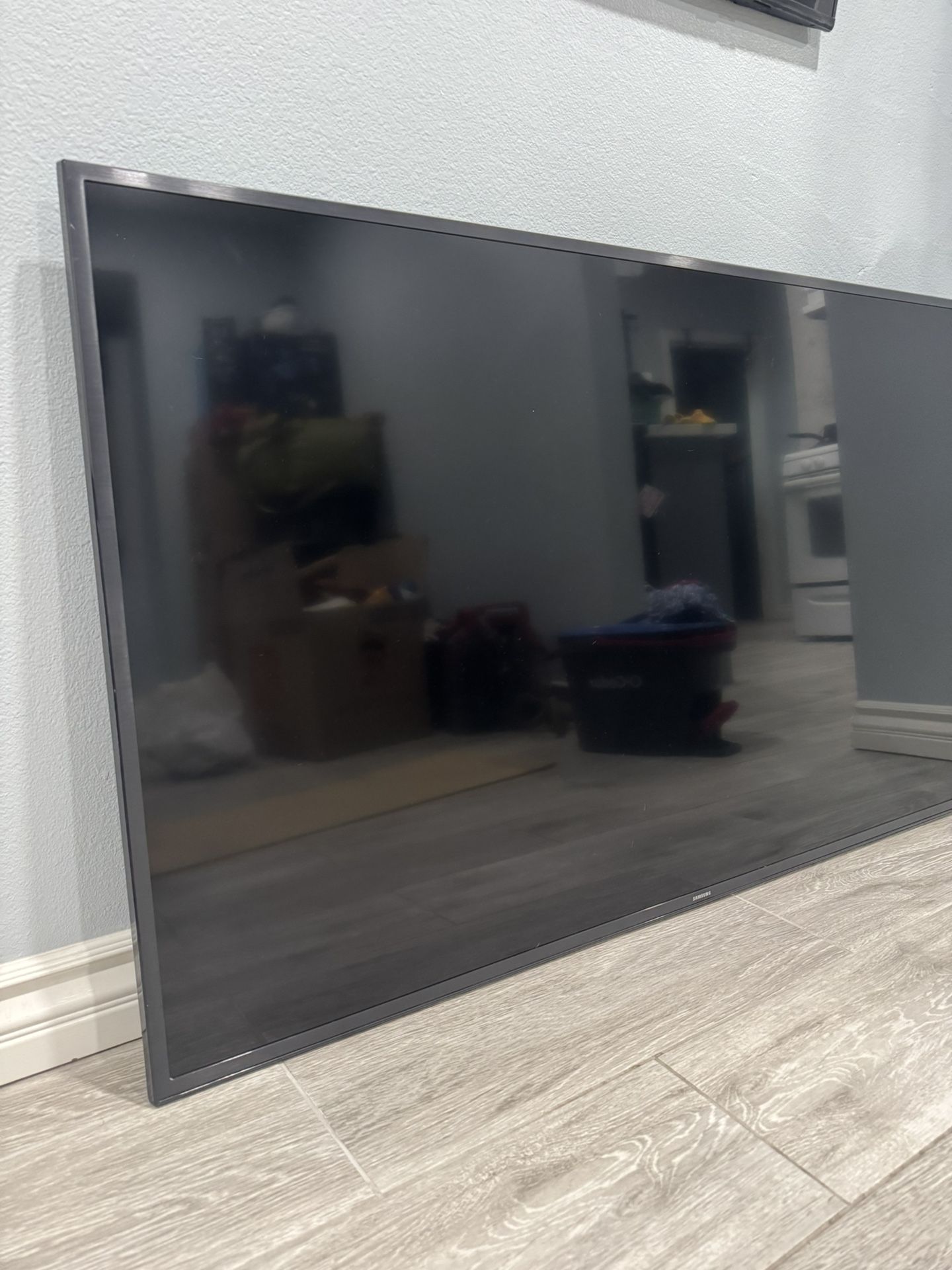 2017 Samsung TV 60”