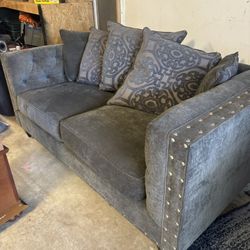 Loveseat 