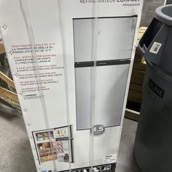 Frigidaire Compact Refrigerator 