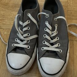 Women’s Converse Size 10