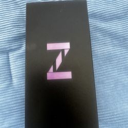 2020 Samsung galaxy Z flip Brand New