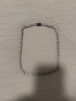 12’ gld diamond necklace