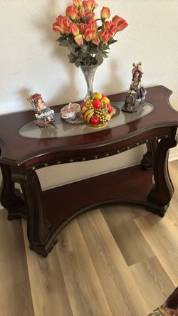 End ,sofa table ?? Great condition see matching round table in post