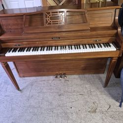 BALDWIN PIANO WITH FREE DELIVERY 