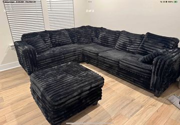 Black Fluffy Sectional W Ottoman 