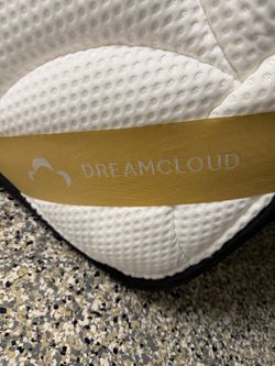 Brand new Queen size Dreamcloud