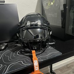 Youth Schutt F7 LX1 (Size Medium)