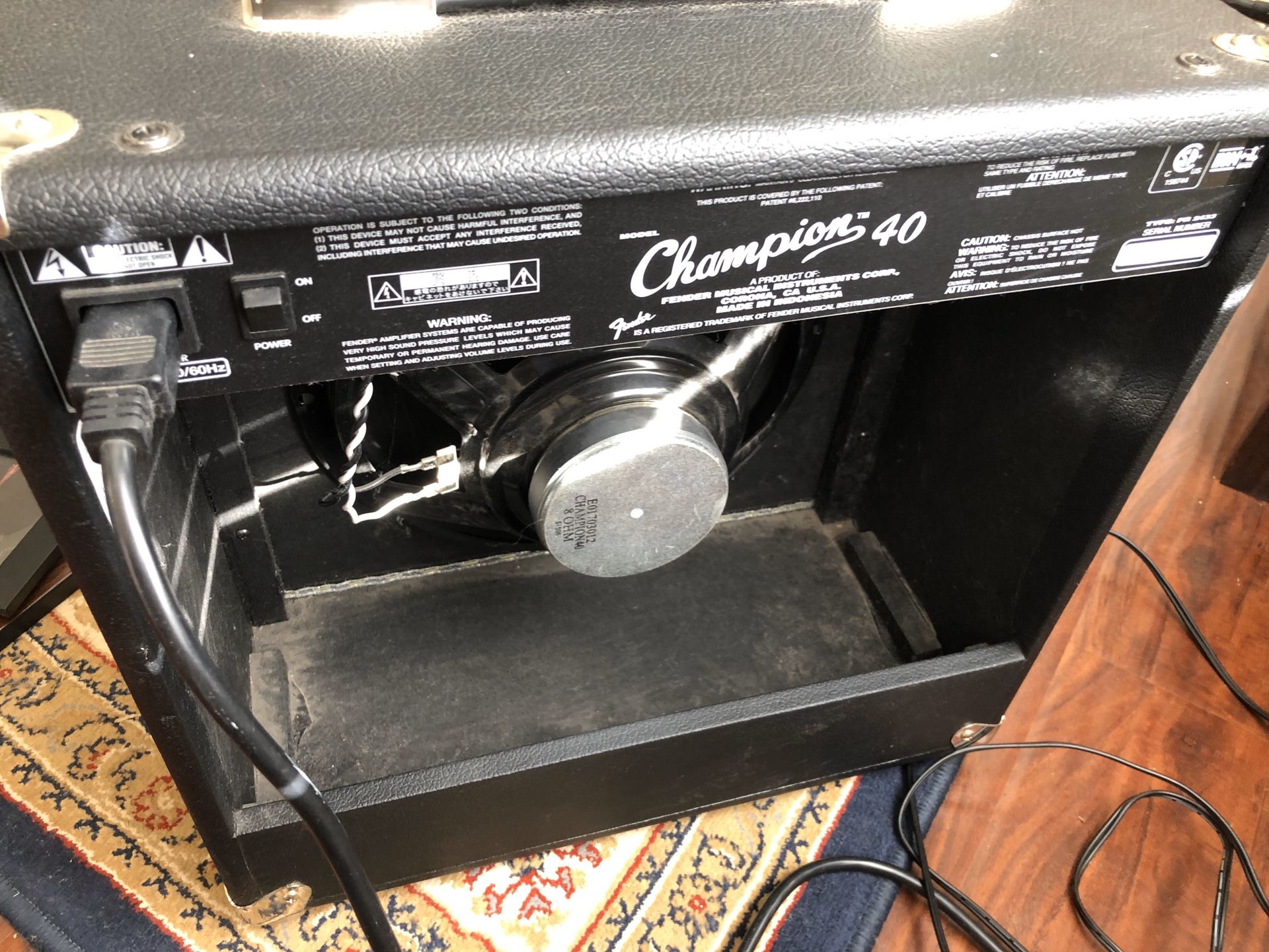 Fender Champion 40 2Channel 1x12 Amp & Fender Champ Footswitch Pedal