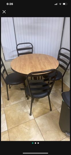 Kitchen Table/4 Chairs