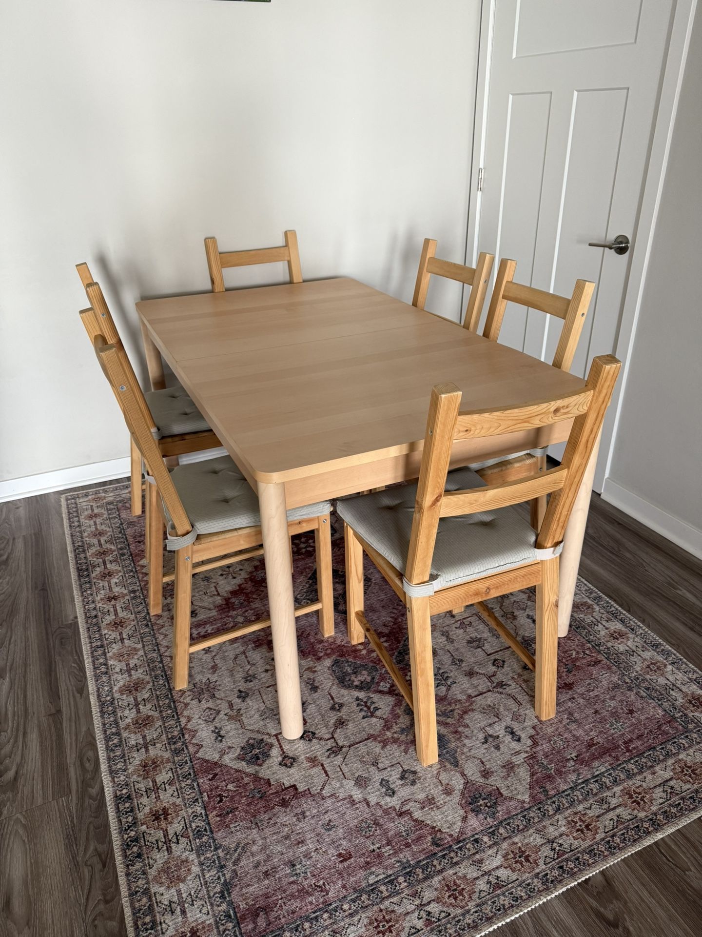 Selling Dining Table With 6 Chairs