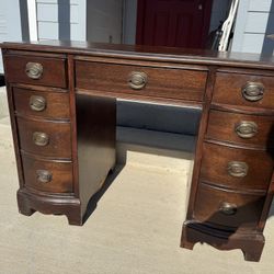 Vintage Federal-style Mahogany Kneehole Desk