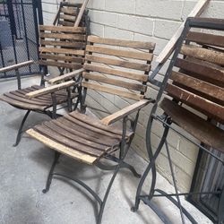 Vintage Metal Wood well-made, folding chairs needs a little loving