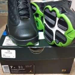 Air Jordan 13 Retro BG Size 7 Y Black/Altitude Green BRAND NEW