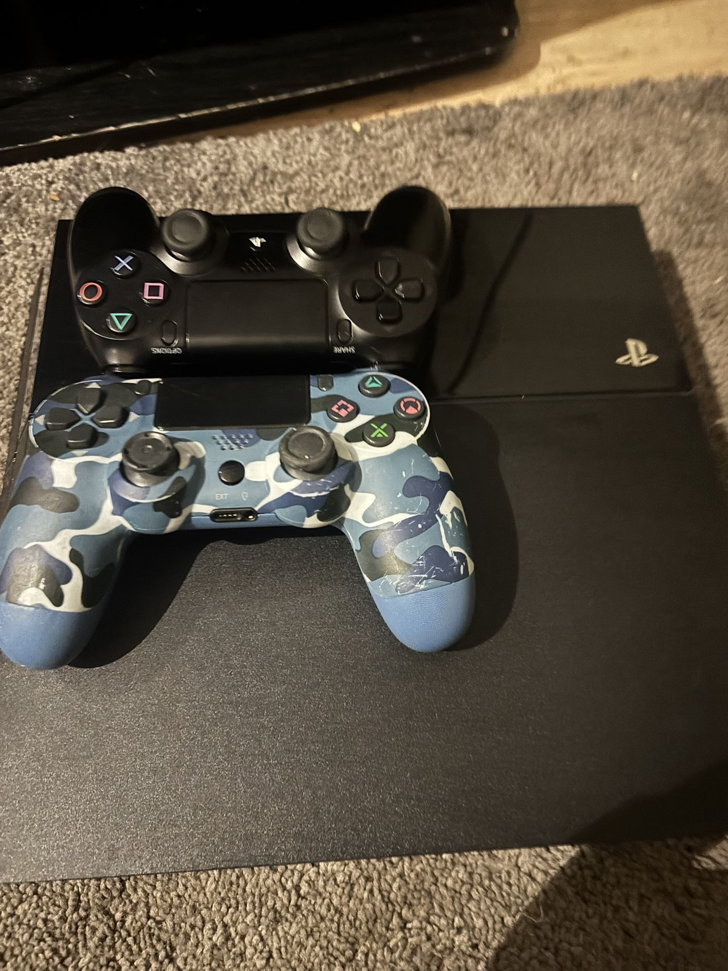 PS4 (2 Controllers)