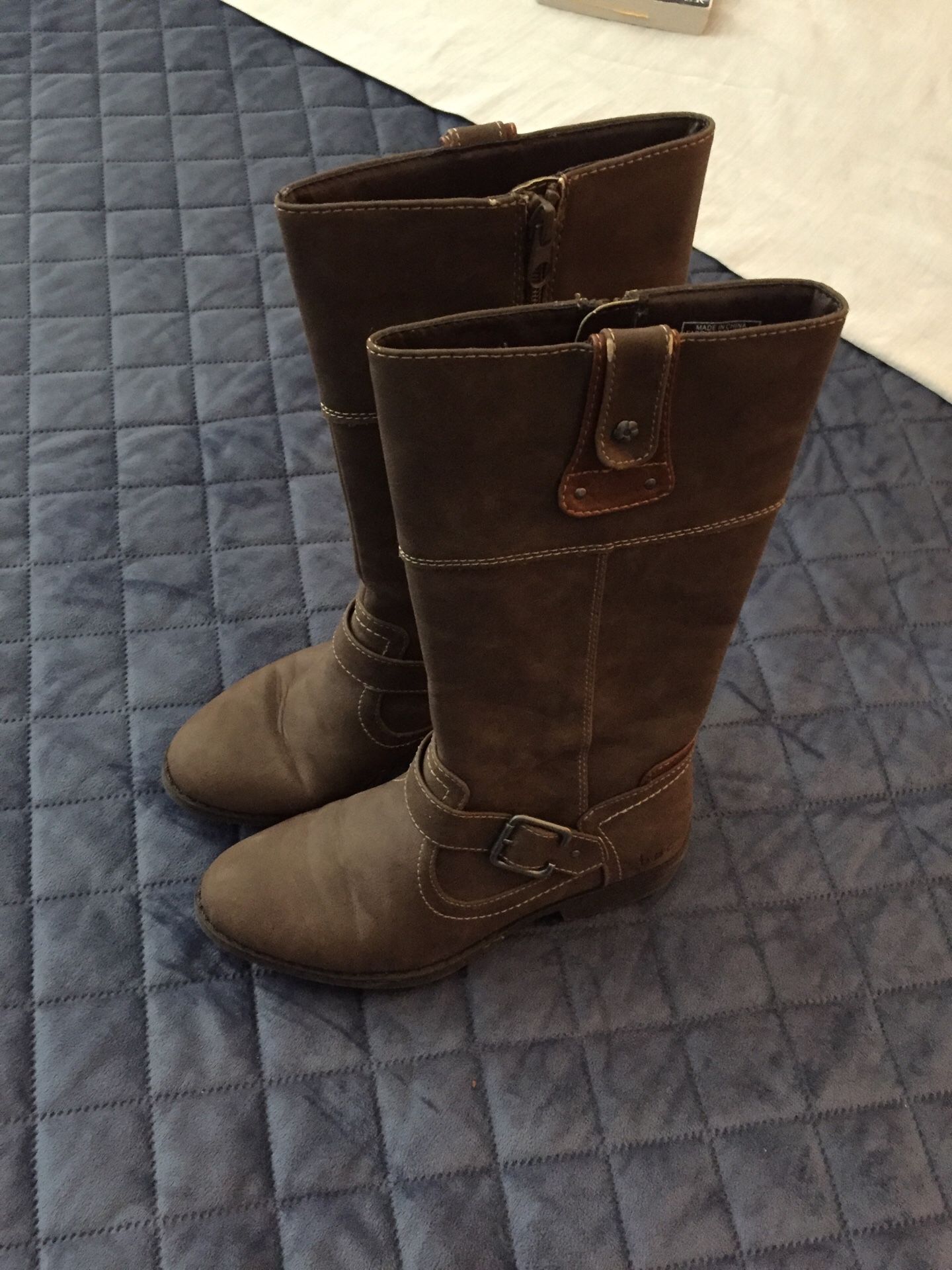 GIRLS boc BRAND YOUTH SZ 2 ZIP UP BOOTS. WORN 2-3 TIMES