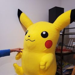 NEW POKEMON GIANT PIKACHU 32 INCH