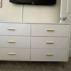 6 drawer White dresser